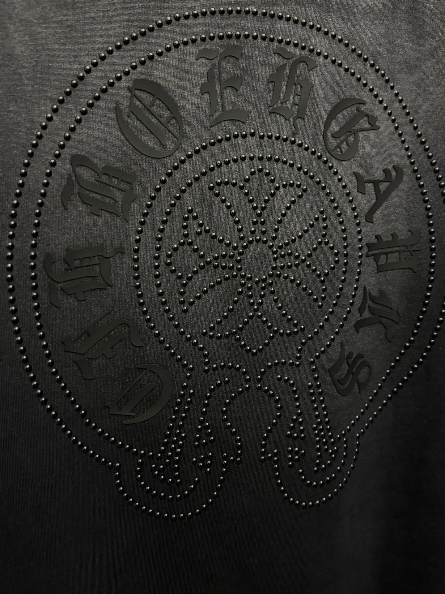 P210 top version, real shot without P, ​​different from market currency) 𝗖𝗵𝗿𝗼𝗺𝗲 𝗛𝗲𝗮𝗿𝘁𝘀/Croxin 2026 Spring New Original Single Counter American Washed Ding Lettering Film Embroidered Couple Short Sleeves 👑The highest version! Customized fabric 320 grams, washed and fried, spray horse slip craft, best-selling model at the counter, very comfortable to wear. Accessories: original molded and authenticated collar label ➕ 100% silk wash label. Genuine purchase-grade original hangtag➕matching hanging rope➕3D hanging beads➕original packaging bag. Craftsmanship: The original version has consistent wiring! The highest version of the armhole matching technique! Color: Red Black Size: M L XL 2XL Style No.: 2062